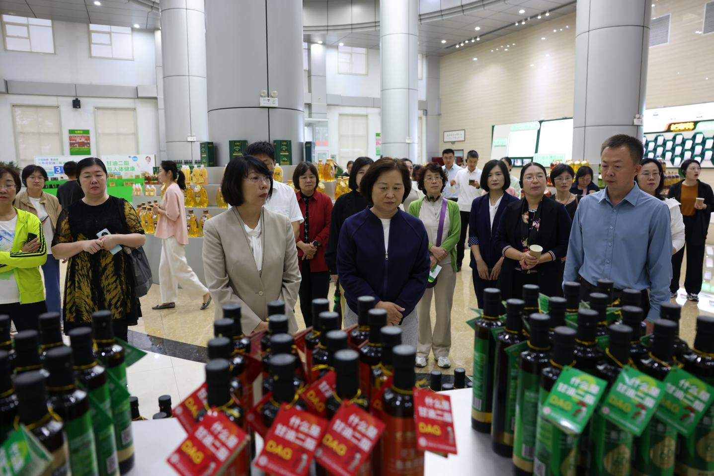 山东省巾帼建功培训班来山东三星集团观摩