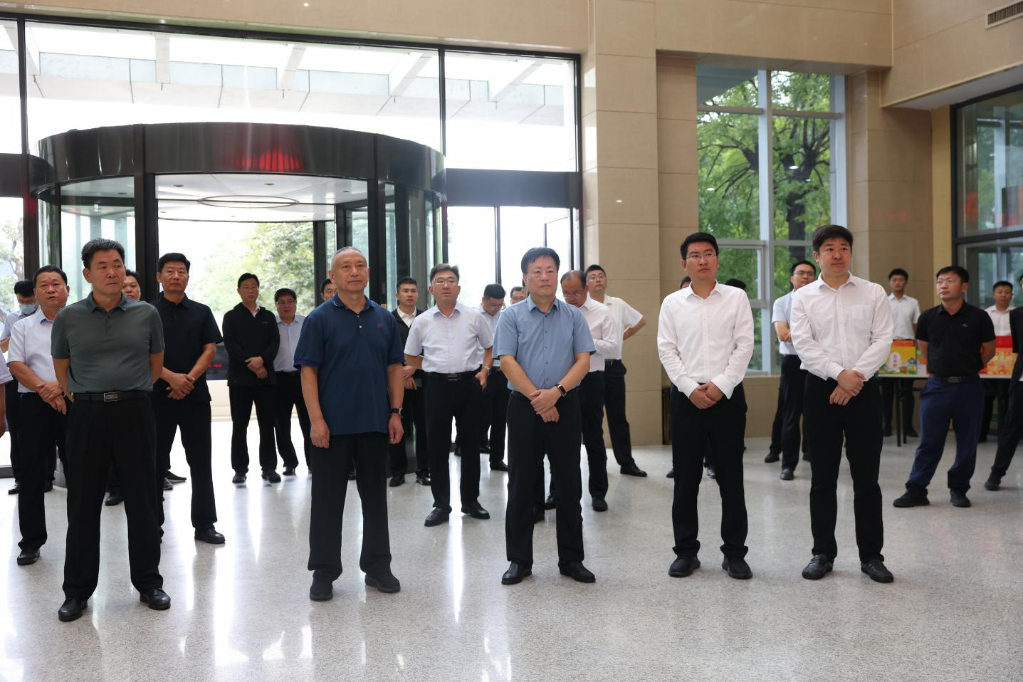 全市重大项目现场推进会与会领导来山东三星集团观摩