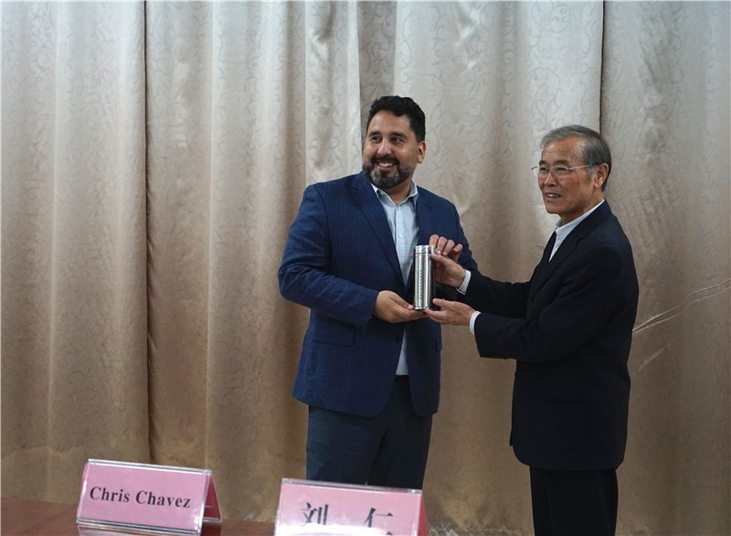 米兰与美国荷晶大学达成初步合作意向