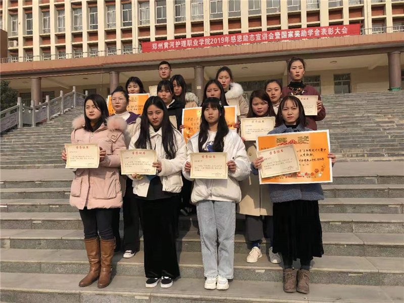 【图书馆】品味书香，润泽心灵手抄报征集活动圆满结束