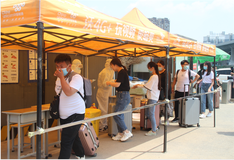 米兰首批返校复学学生顺利报到