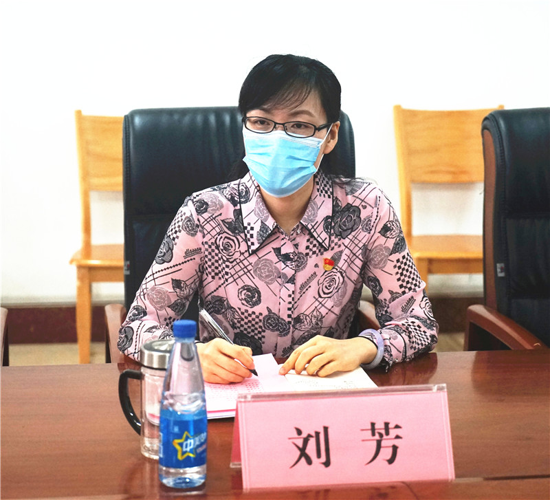 郑州市教育局年检专家组莅临米兰检查指导工作