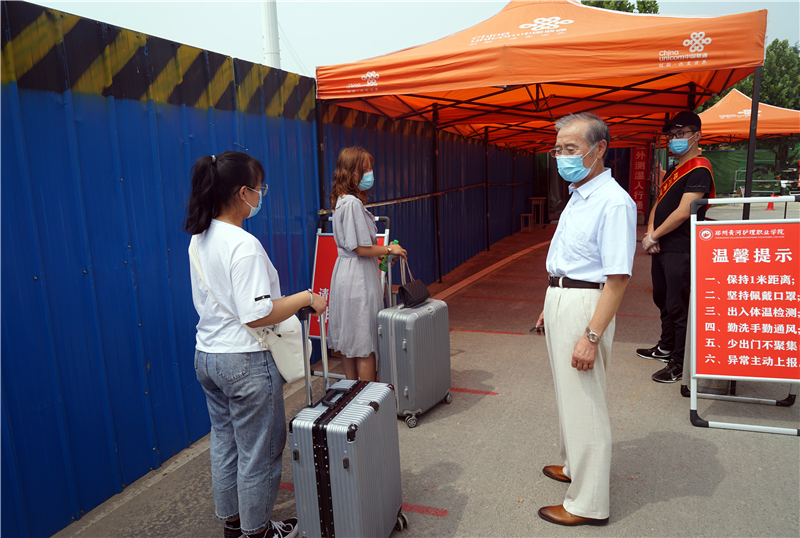 米兰第二批学生顺利返校复学