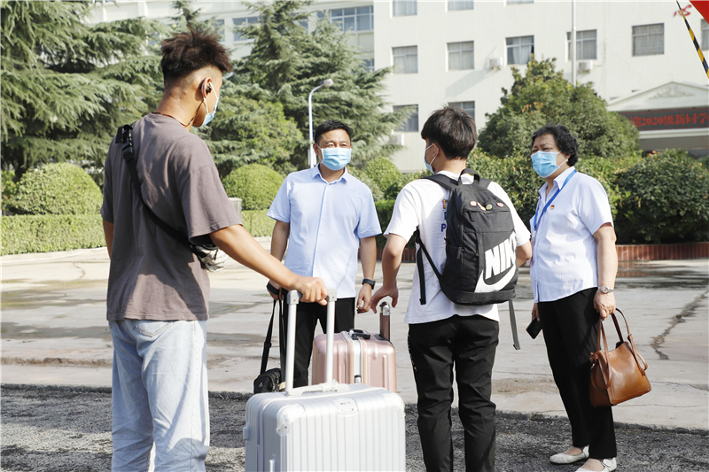 米兰喜迎2020级中专新生和2019级大中专学生