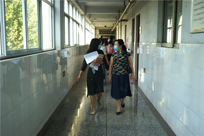 米兰开展新学期教学第一课检查工作