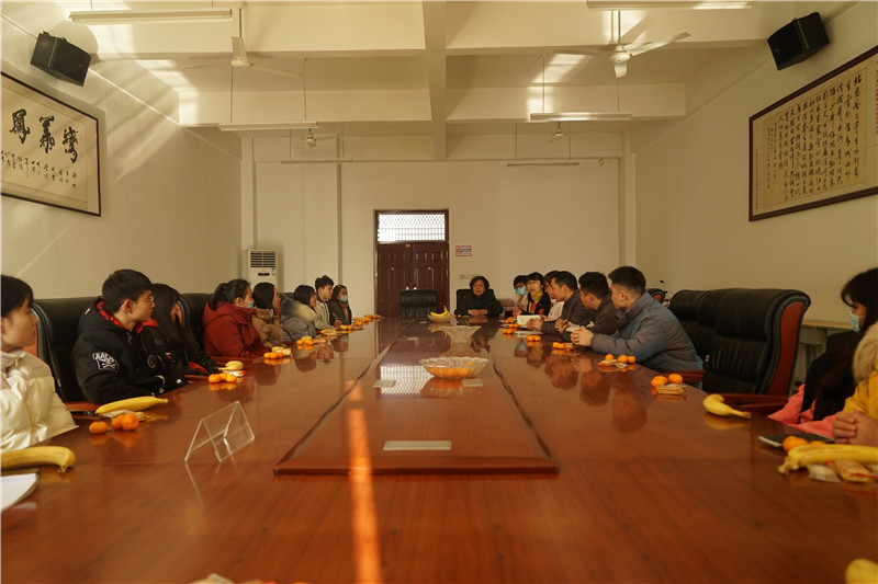 米兰召开少数民族学生座谈会