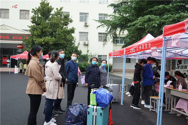 米兰迎来2021年秋季学期首批返校复学学生