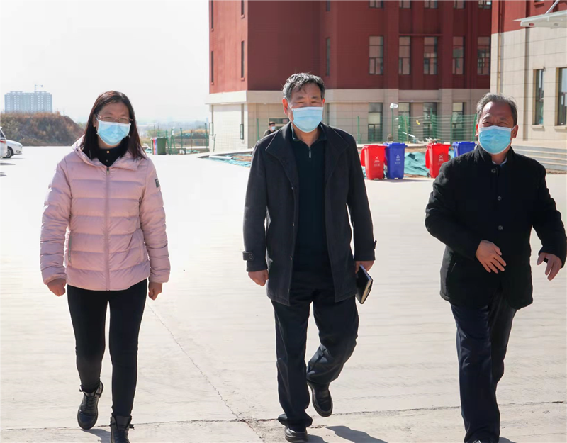 新密市教育局疫情防控督导组莅临米兰检查疫情防控工作
