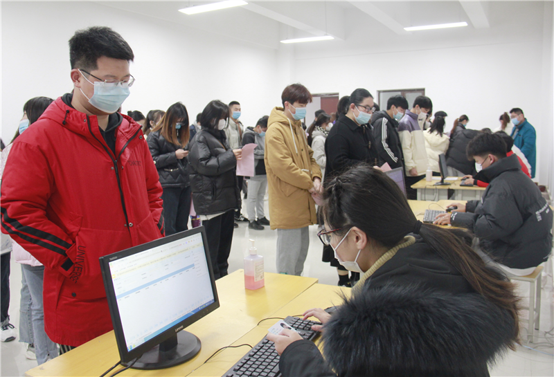 米兰新密校区开展新冠疫苗加强针接种工作