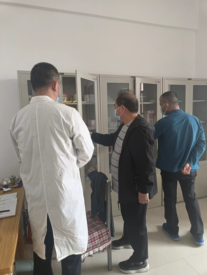 新密市疫情防控指挥部莅临米兰新密校区开展疫情防控检查