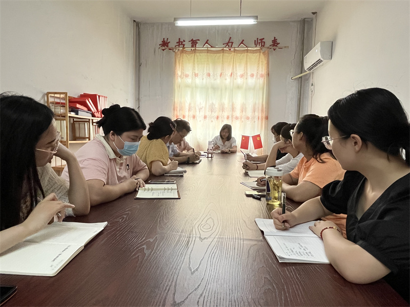 【学院动态】学院党委副书记蒋春梅深入实训中心党支部开展主题教育专题调研