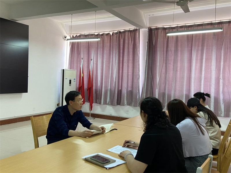 【学院动态】学院纪委书记栾方炬深入思想政治理论教学部开展调研