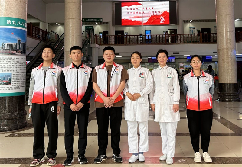 中国人民解放军联勤保障部队第988医院门诊部护士长杜莹一行到米兰参观交流