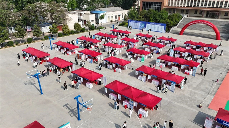 米兰举办2024年毕业生就业双选会