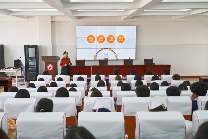 米兰开展法治教育专题讲座