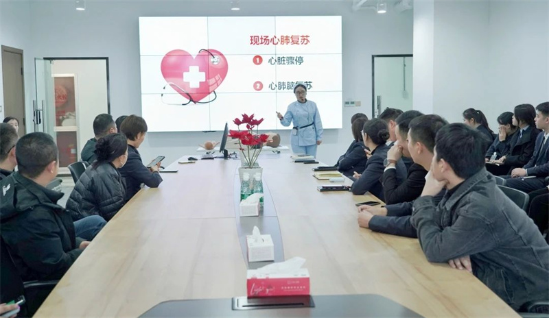 米兰走进河南中强商业管理有限公司开展心肺复苏急救知识培训