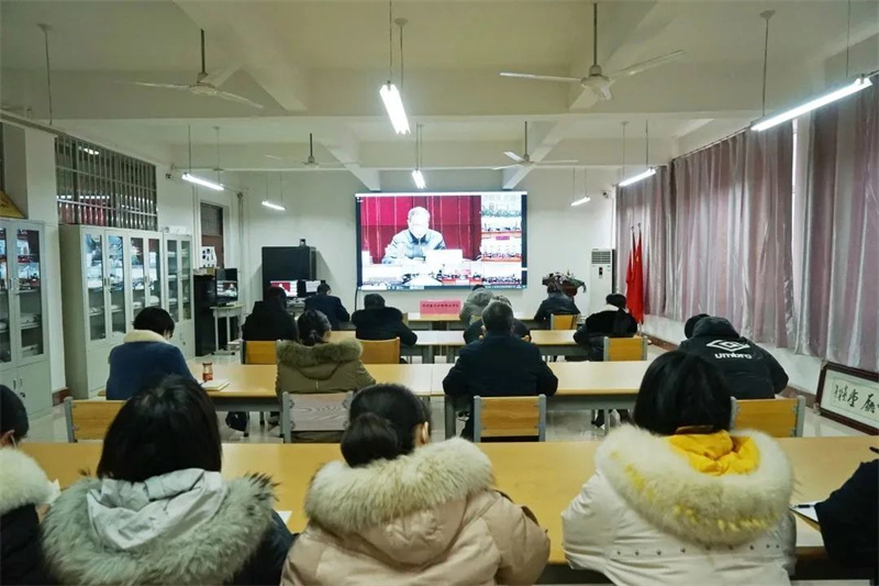 米兰组织收听收看2023年全省教育工作会议