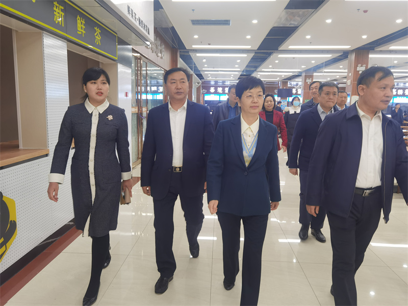 郑州市检察院检察长宋春波一行到米兰新密校区督导检查食品安全工作