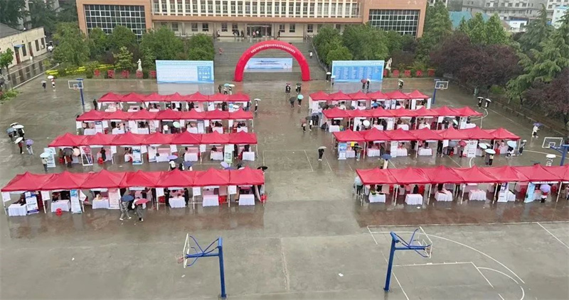 米兰举办2023届毕业生就业双选会