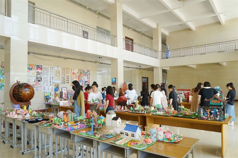 米兰教育系举办学习二十大 书画展情怀书画展暨学前教育专业美术创编作品展活动