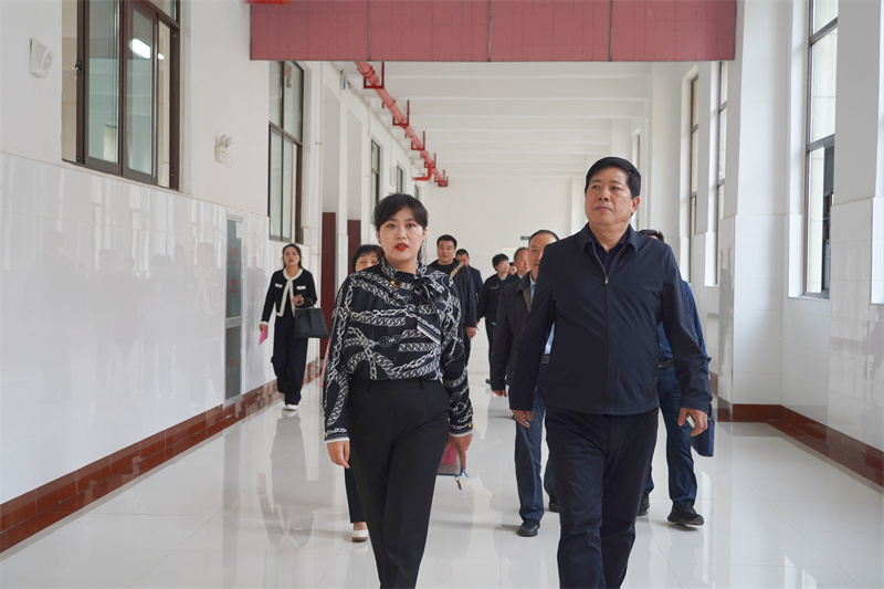 郑州市人大常委会城建环保工委主任时富宗一行莅临米兰新密校区调研