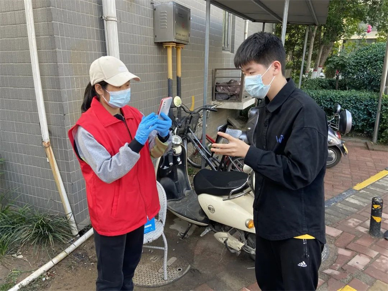 第二党总支党员教师助力社区疫情防控工作