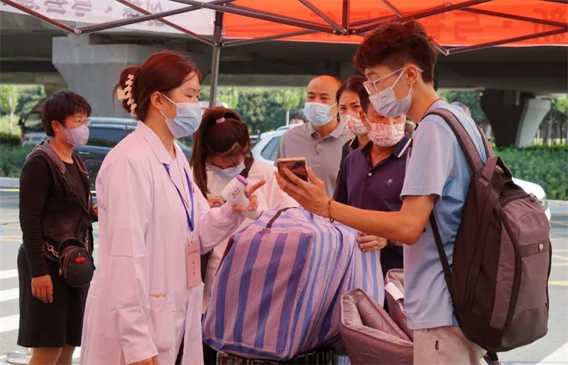 米兰郑州高新校区迎来2022级新生报到和2021级学生返校