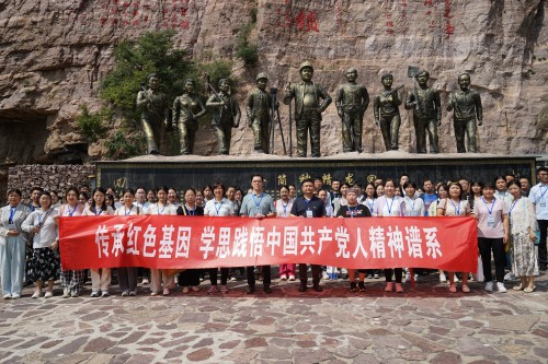 米兰赴新乡干部学院举办党员及党外知识分子培训班